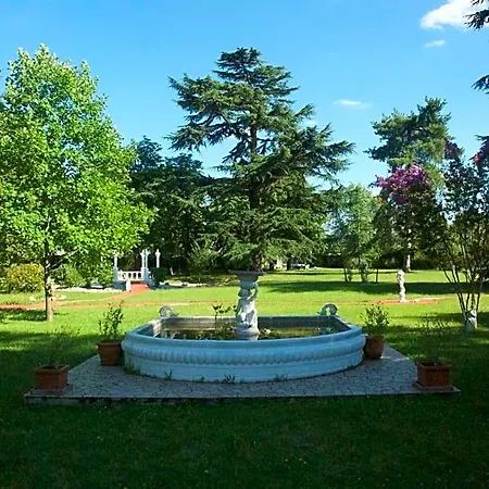 Le Clos Des Cedres Bed & Breakfast 3*
