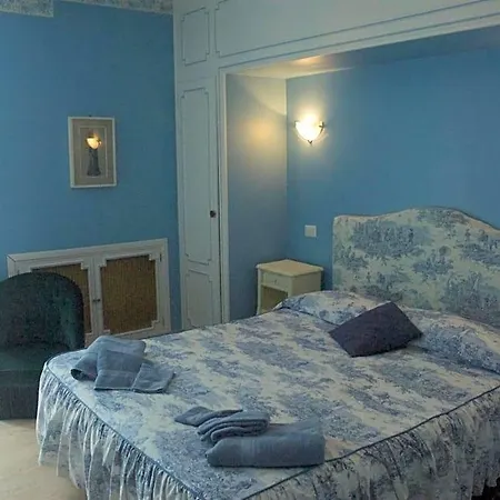 Le Clos Des Cedres Bed & Breakfast La Rochefoucauld