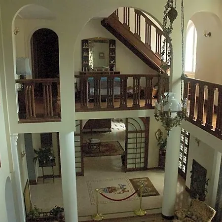 Le Clos Des Cedres Bed & Breakfast
