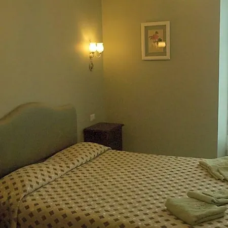 Le Clos Des Cedres Bed & Breakfast La Rochefoucauld