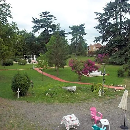 Bed & Breakfast Le Clos Des Cedres La Rochefoucauld
