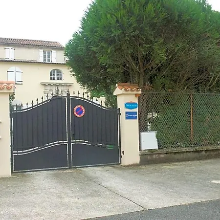 Le Clos Des Cedres Bed & Breakfast