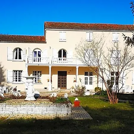 Bed & Breakfast Le Clos Des Cedres La Rochefoucauld
