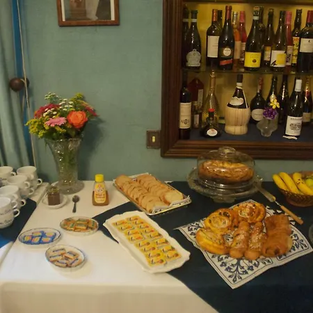 Le Clos Des Cedres Bed & Breakfast