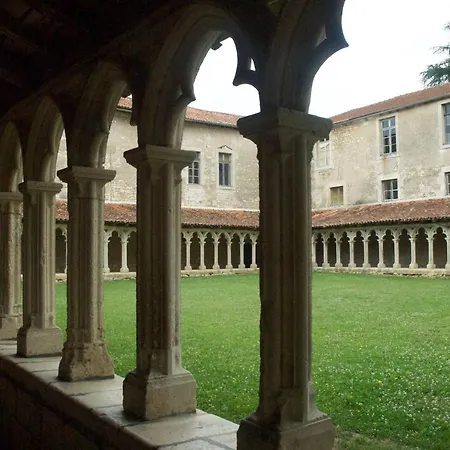 Le Clos Des Cedres 3* La Rochefoucauld