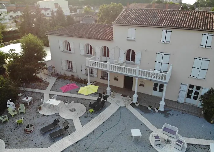 Couette-café Le Clos Des Cèdres 3*