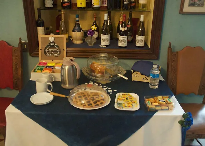 Le Clos Des Cèdres Couette-café