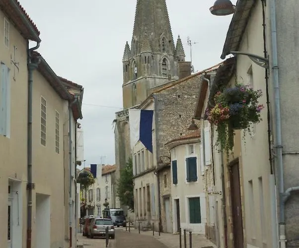 Le Clos Des Cèdres Couette-café 3*