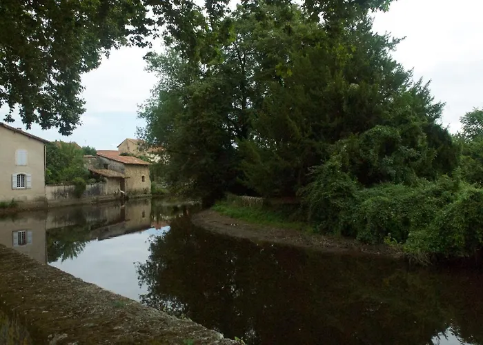 Le Clos Des Cedres Bed & Breakfast 3*