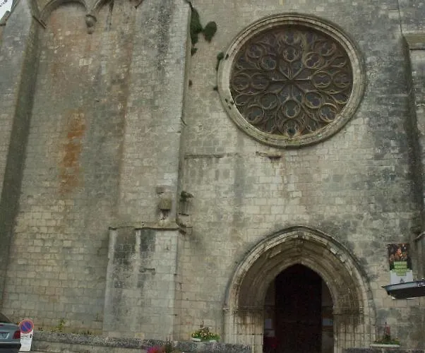 Le Clos Des Cèdres Couette-café La Rochefoucauld