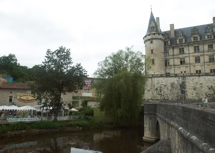 Le Clos Des Cèdres Couette-café 3*